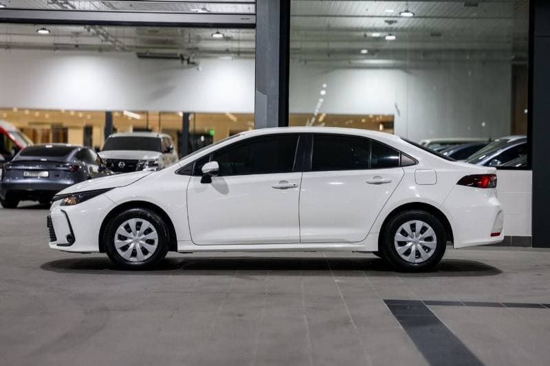 2024 Toyota Corolla XLI thumbnail 4