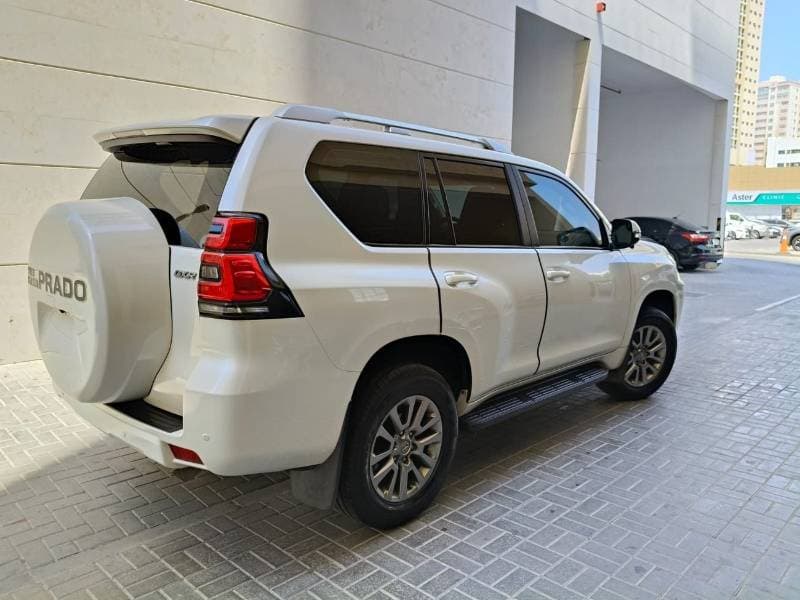 2018 Toyota Prado GXR thumbnail 4
