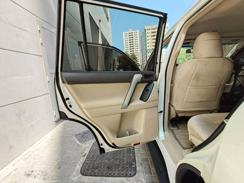2018 Toyota Prado GXR thumbnail 3