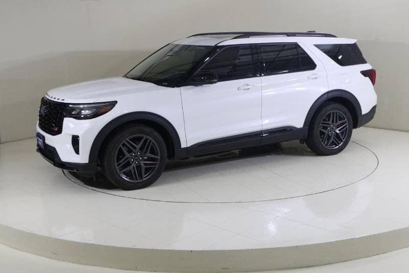 2025 Ford Explorer ST thumbnail 8