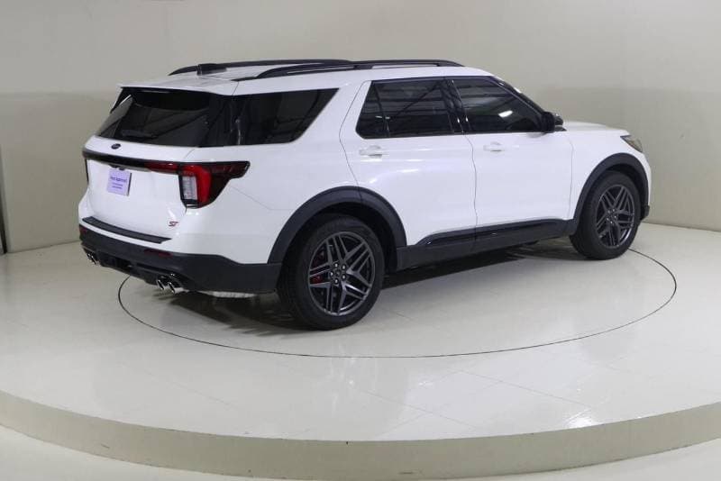 2025 Ford Explorer ST thumbnail 7