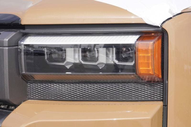 2025 Toyota Prado VXR thumbnail 3