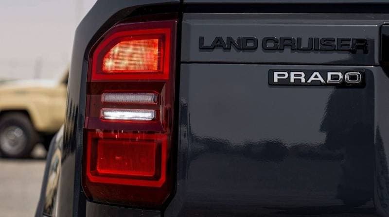 2025 Toyota Prado GXR thumbnail 4