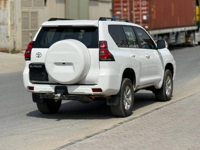 2018 Toyota Prado thumbnail 3