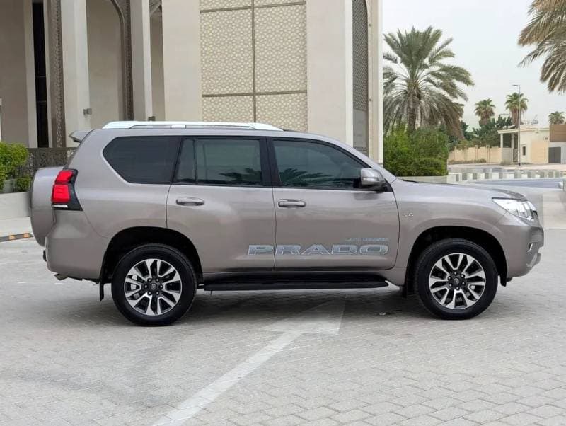 2022 Toyota Prado TX L thumbnail 6