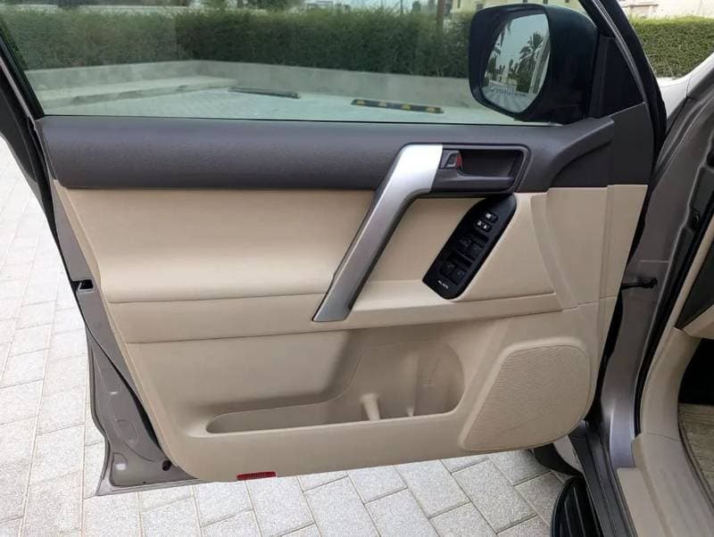 2022 Toyota Prado TX L thumbnail 8