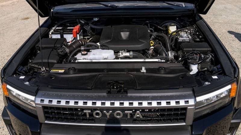 2025 Toyota Prado TXL thumbnail 8