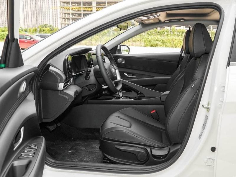 2026 Hyundai Elantra COMFORT thumbnail 5
