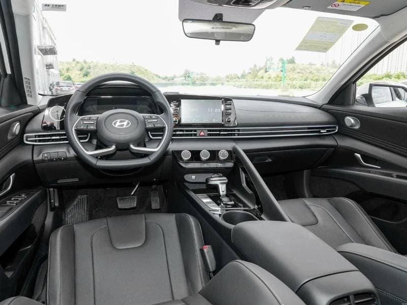 2026 Hyundai Elantra COMFORT thumbnail 6