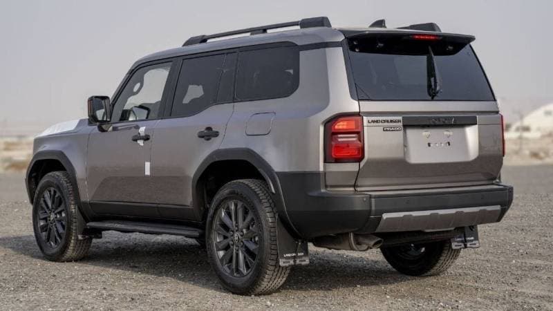 2025 Toyota Prado VXR thumbnail 2
