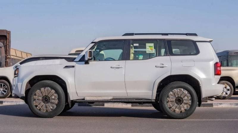 2025 Toyota Prado VXR thumbnail 2