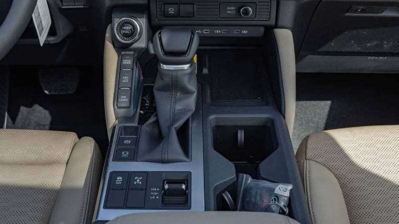 2025 Toyota Prado VXR thumbnail 6
