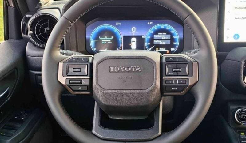 2025 Toyota Prado VXR thumbnail 8
