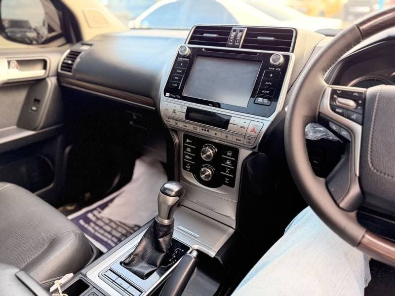 2018 Toyota Prado thumbnail 6