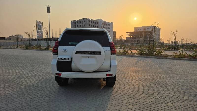 2023 Toyota Prado GXR thumbnail 3