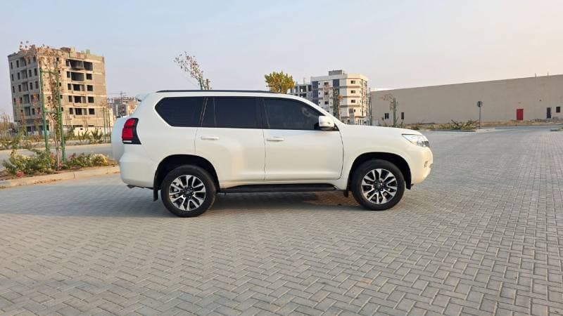 2023 Toyota Prado GXR thumbnail 8