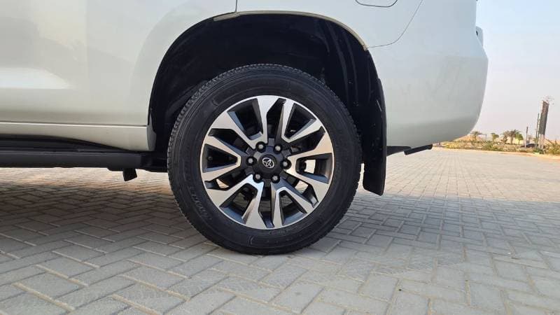 2023 Toyota Prado GXR thumbnail 7