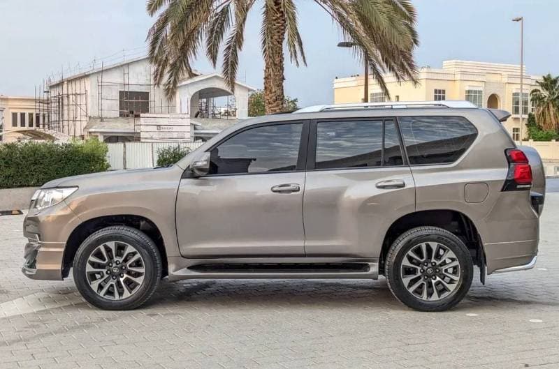 2023 Toyota Prado TX L thumbnail 4