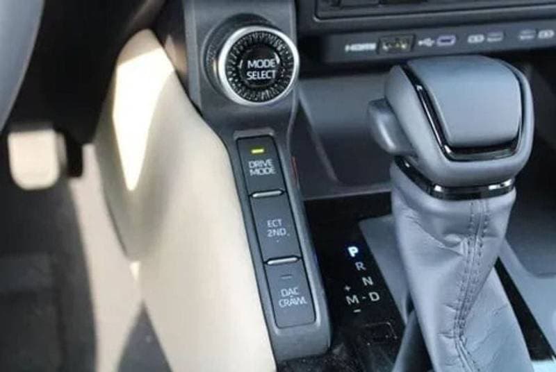 2025 Toyota Prado GXR thumbnail 6