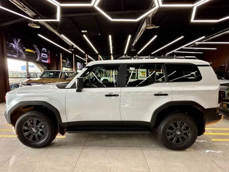 2025 Toyota Prado ADVENTURE thumbnail 2