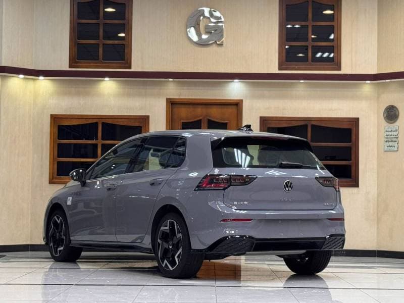 2025 Volkswagen Golf R thumbnail 7