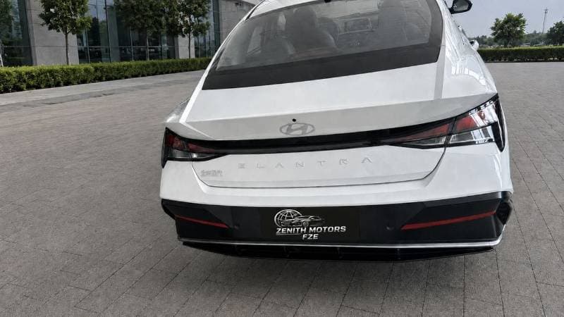 2025 Hyundai Elantra Elite thumbnail 3
