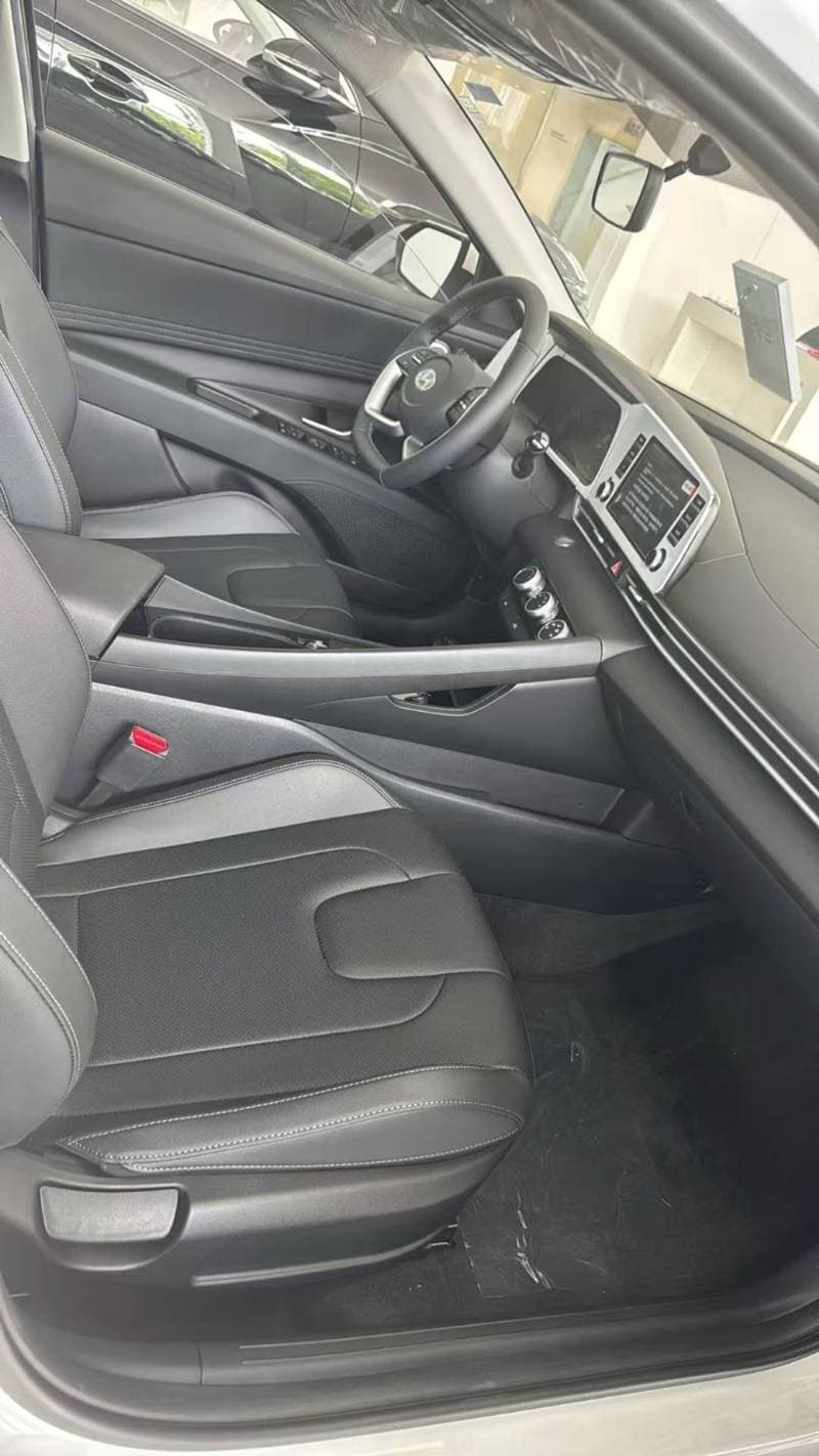 2025 Hyundai Elantra Elite thumbnail 5