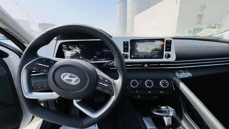 2025 Hyundai Elantra elite thumbnail 7