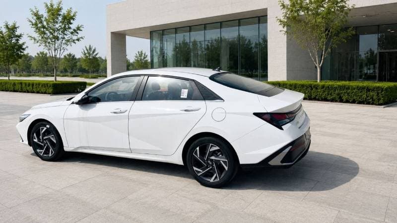 2025 Hyundai Elantra elite thumbnail 5