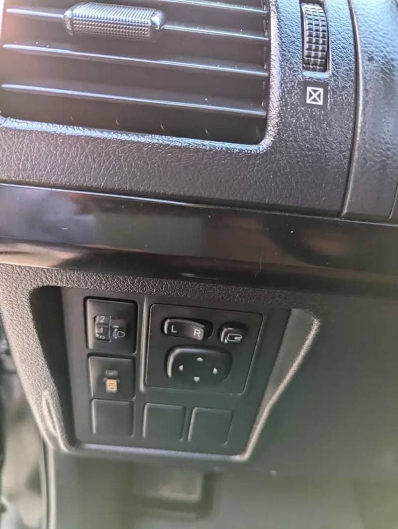 2017 Toyota Prado VXR thumbnail 5