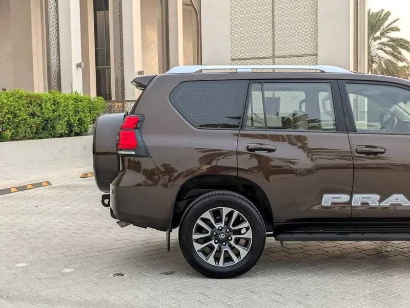 2022 Toyota Prado TX L thumbnail 8