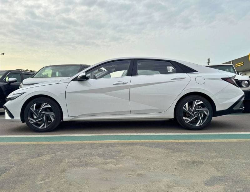 2025 Hyundai Elantra SMART thumbnail 2