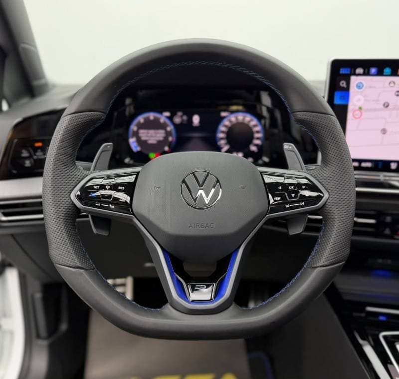 2025 Volkswagen Golf R thumbnail 7