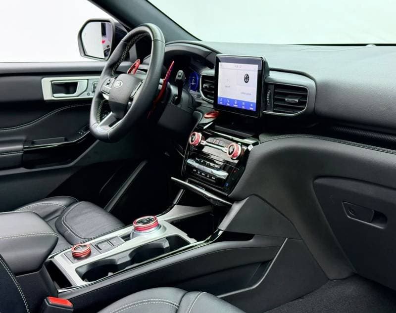 2023 Ford Explorer ST thumbnail 7