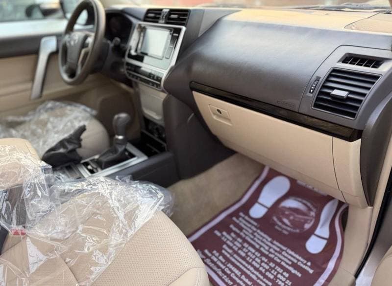 2022 Toyota Prado TX L thumbnail 6