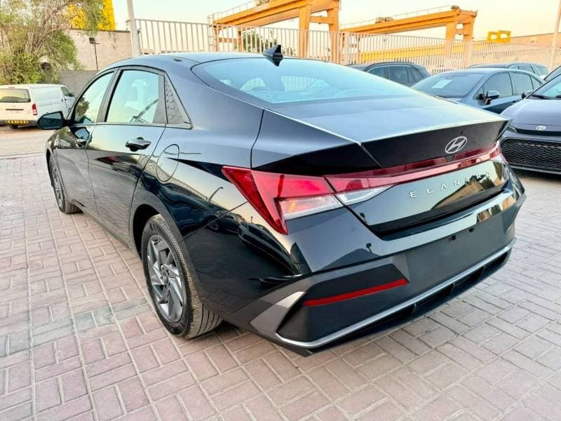 2024 Hyundai Elantra SEL thumbnail 6