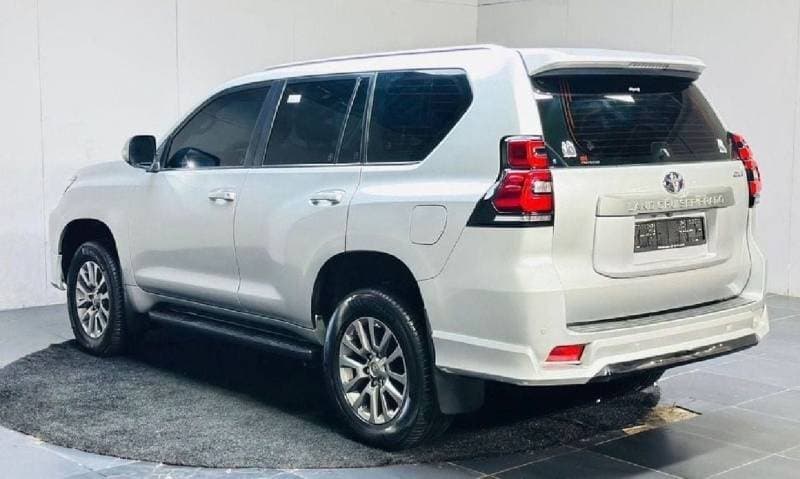 2019 Toyota Prado thumbnail 6