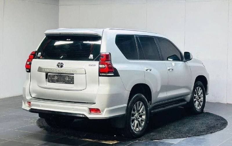 2019 Toyota Prado thumbnail 5