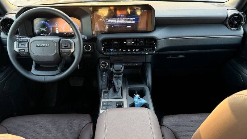 2025 Toyota Prado VXR thumbnail 7