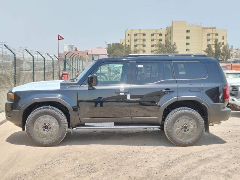 2025 Toyota Prado GXL thumbnail 4