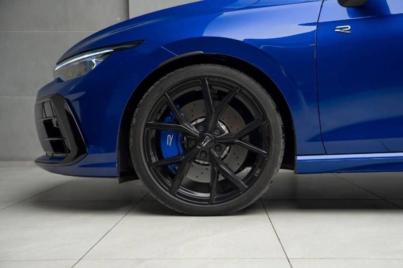 2026 Volkswagen Golf R thumbnail 4