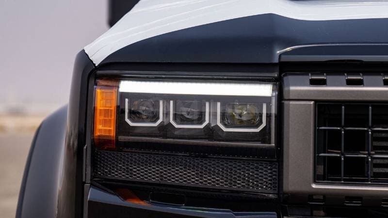 2025 Toyota Prado thumbnail 3