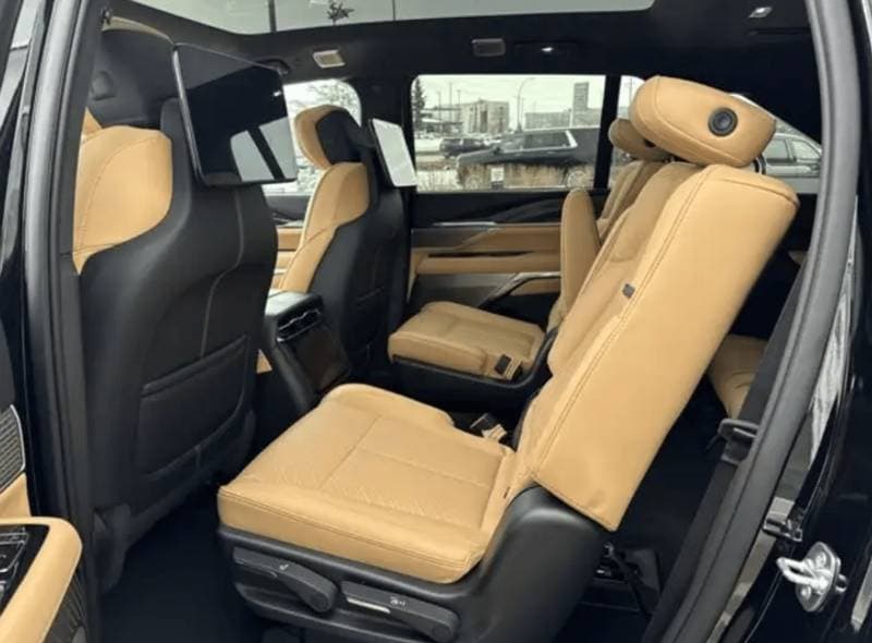 2026 Cadillac Escalade thumbnail 8