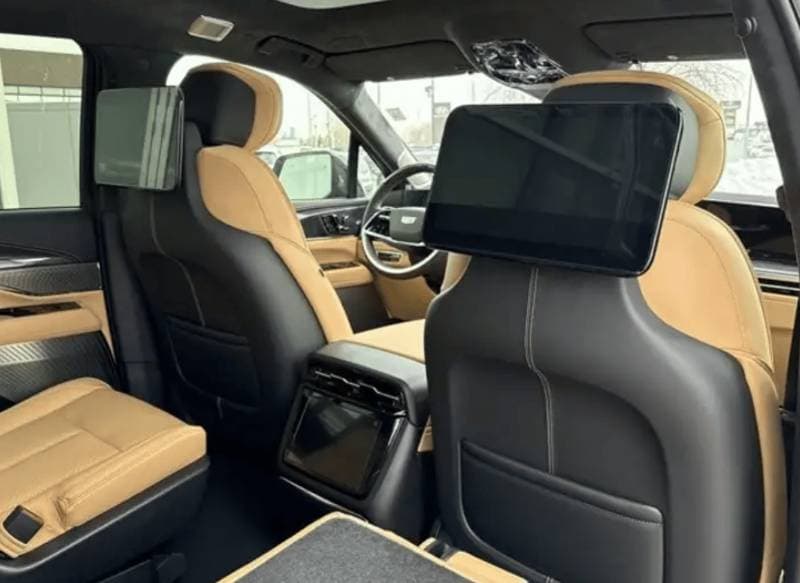 2026 Cadillac Escalade thumbnail 5