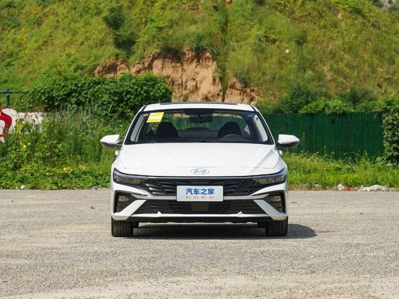 2025 Hyundai Elantra SMART thumbnail 2