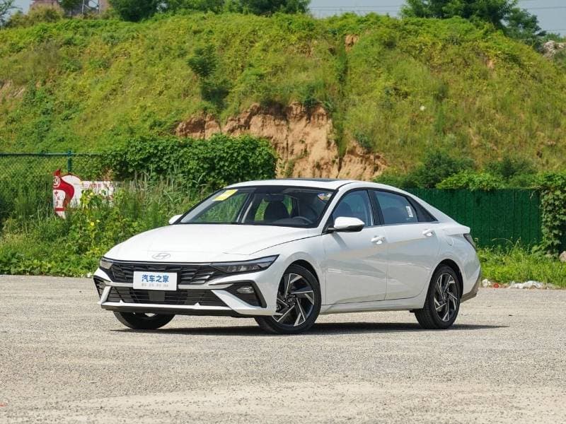 2025 Hyundai Elantra SMART thumbnail 4