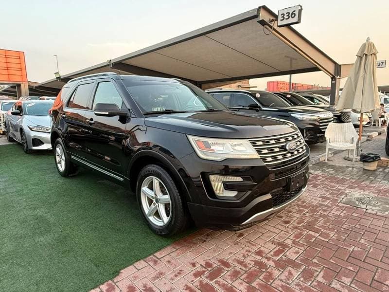2017 Ford Explorer XLT thumbnail 3