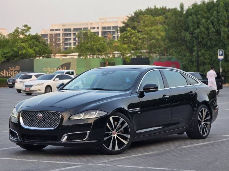 2019 Jaguar XJ 50 LWB thumbnail 3