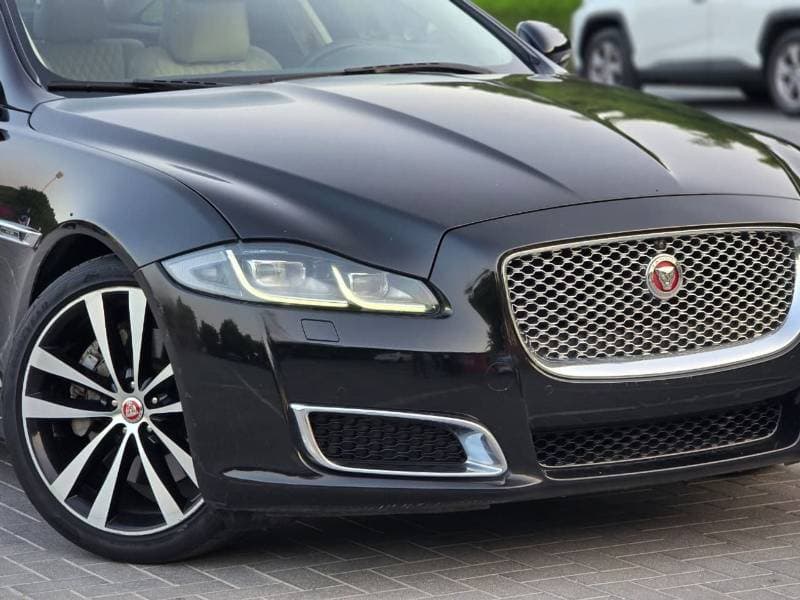 2019 Jaguar XJ 50 LWB thumbnail 4