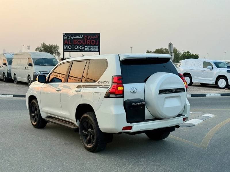 2022 Toyota Prado GXR thumbnail 4